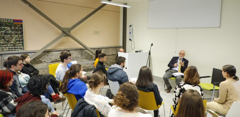Dr. Der Kiureghian Discussion with Students